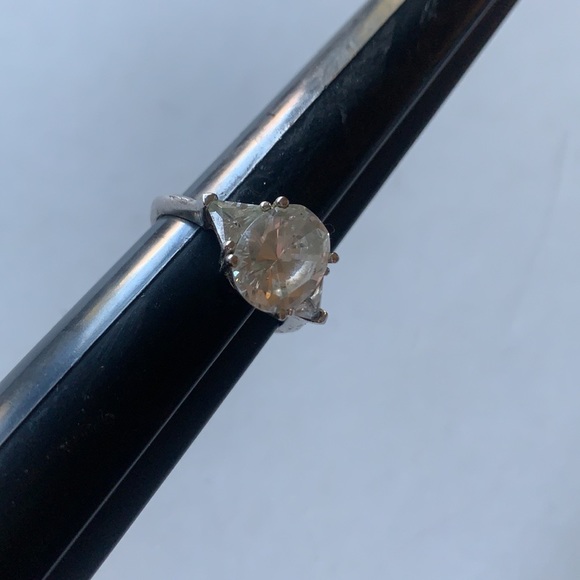 Silver CZ ring - Picture 4 of 8